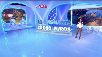 The brown leather pants worn by Karine Ferri for the lottery draw