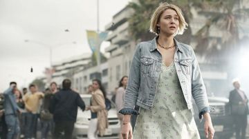 Vestido floral de H&M usado por Izzy Harris (Zyra Gorecki) como se ve en el vestuario de La Brea (Temporada 1 Episodio 1)