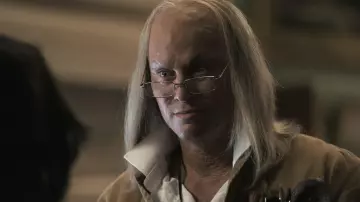 Anteojos gunmetal usados por Marlon Veidt (Travis Fimmel) como se ve en la Zona 414