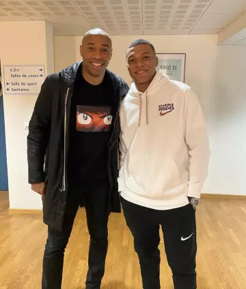 Le sweatshirt à capuche Nike Sportswear Fantasy Creature porté par Kylian Mbappé sur son compte Instagram @k.mbappe