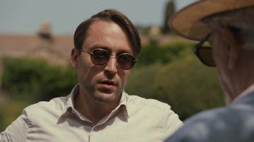Matsuda Version 2.0 boucliers latéraux lunettes de soleil portées par Roman Roy (Kieran Culkin) comme on le voit dans les tenues de la série télévisée Succession (Saison 3 Épisode 8)
