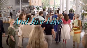 Bombas Tasha Stuart Weitzman 100mm en rosa usadas por Charlotte York (Kristin Davis) como se ve en And Just Like That... Vestuario de series de televisión (S01E01)