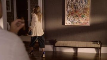 Bolso de noche de satén esmeralda Boccelli usado por Carrie Bradshaw (Sarah Jessica Parker) como se ve en And Just Like That... Vestuario de series de televisión (S01E01)