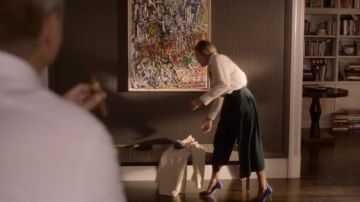 Manolo Blahnik Hangisi crystal-embellished pumps worn by Carrie Bradshaw (Sarah Jessica Parker) as seen in And Just Like That… (S01E01)