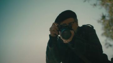 Cámara Minolta SR-T utilizada por W. Eugene Smith (Johnny Depp) como se ve en la película Minamata