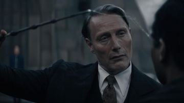 Réplique de baguette utilisée par Gellert Grindelwald (Mads Mikkelsen) comme on le voit dans Les Animaux Fantastiques : Les Secrets de Dumbledore