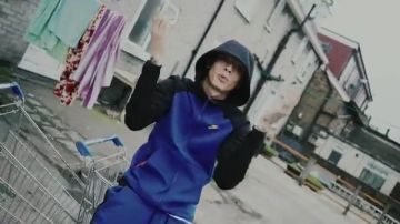 L'ensemble Nike bleu porté par Central Cee dans son clip Day In The Life | GRM Daily