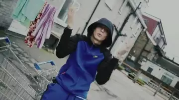 L'ensemble Nike bleu porté par Central Cee dans son clip Day In The Life | GRM Daily