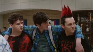 Camiseta impresa usada por Hawk (Jacob Bertrand) en la serie de televisión Cobra Kai (Temporada 3 Episodio 1)