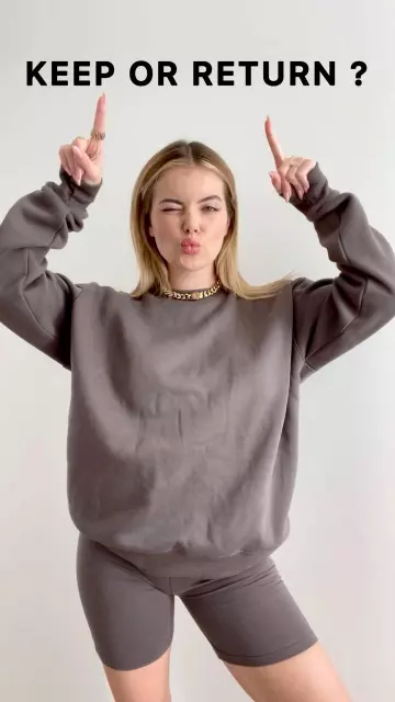 Le sweatshirt gris porté par Romy sur son compte Instagram @romy