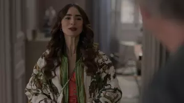 Le bomber Hermès 'Reprise' porté par Emily Cooper (Lily Collins) dans la série Emily in Paris (S02E03)