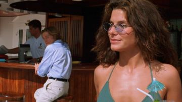 Sunglasses worn by Annie (Sandra Bullock) as seen in Speed 2: Cruise Control movie outfits