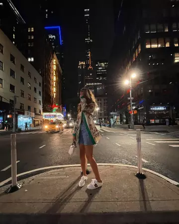 Gucci NY Yankees Chemise Longue portée par Madison Bailey sur l'Instagram account @madisonbaileybabe