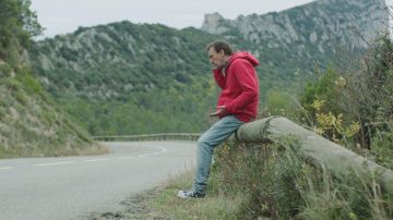 Sneakers Converse blue worn by Fabrice (Jean-Paul Rouve) in the movie Zaï Zaï Zaï Zaï