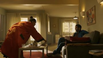 The pair of sneakers Nike Air Force 1 white worn by Omar (Ramzy Bedia) in the film Kung-Fu Zohra