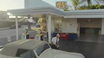 Station-service sur Fletcher Drive à Los Angeles comme on le voit dans les lieux de tournage de la série télévisée hollywoodienne (Saison 1, Épisode 1)