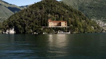 Lake Como in Italy is the place of the villa of Mitch Kessler (Steve Carell) in The Morning Show TV series Locations (Season 2 Episode 7)