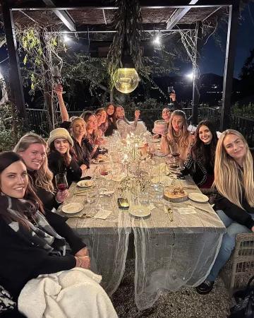 Le blouson en cuir clouté Rebecca Minkoff de Nina Dobrev sur son compte Instagram @nina