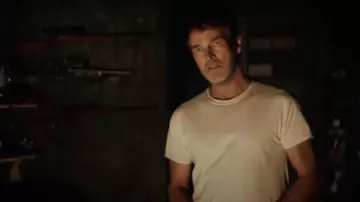 T-shirt blanc porté par Troy (Stephen Moyer) comme on le voit dans le film Last Survivors