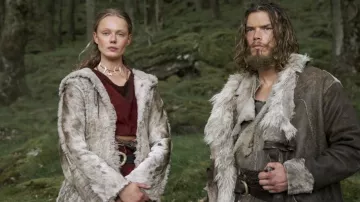 Collar de gargantilla de huesos usado por Freydis Eriksdotter (Frida Gustavsson) como se ve en Vikingos: Valhalla (Temporada 1)