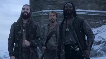 Wiz­ard Wolf Medal­lion Neck­lace worn by Gwain (Jota Castellano) as seen in The Witcher (S02E03)