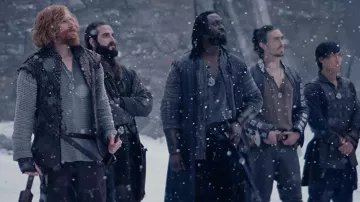 Wizard Necklace worn by Ever­ard (Nathanial Jacobs) as seen in The Witcher (S02E03)