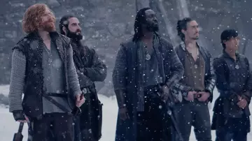 Wizard Necklace worn by Ever­ard (Nathanial Jacobs) as seen in The Witcher (S02E03)