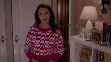 Chanel Monogram Pink Sweater usado por Charlotte York (Kristin Davis) como se ve en And Just Like That... (S01E08)