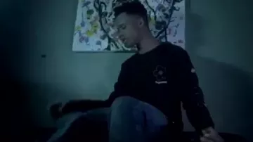 Camiseta suprema usada por Tay-K como se ve en el video musical de The Race