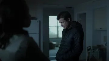 Smartwool Double Corbet 120 Veste à Capuche en noir porté par Martin 'Marty' Byrde (Jason Bateman) comme on le voit dans la série télévisée Ozark armoire (Saison 4 Épisode 2)