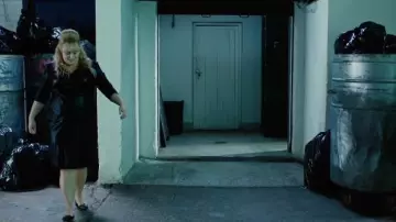 Aspect cuir grande taille Midi robe portée par Rebel Wilson (Rebel Wilson) dans The Hustle film armoire