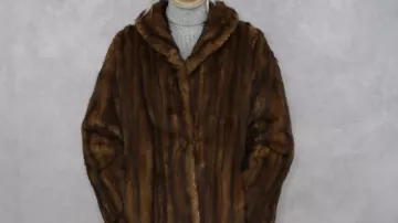 Manteau de Fourrure de Vison marron porté par Eva Perón (Madonna) dans la garde-robe du film Evita