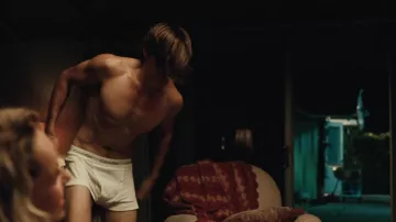 Calvin Klein Blanc Tronc de Sous-Vêtements portés par le Jeune Derek (Henry Eikenberry) comme on le voit dans l'Euphorie émission de TÉLÉVISION (Saison 2 Épisode 3)