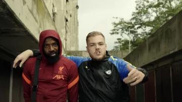 La veste Nike zippée Chelsea FC Academy portée par Rémy dans son clip Y'a Quoi ft. DA Uzi