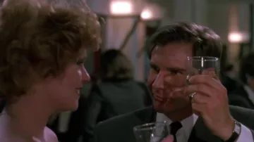 Jose Cuervo Tequila bu par Jack Trainer (Harrison Ford) dans le film Working Girl