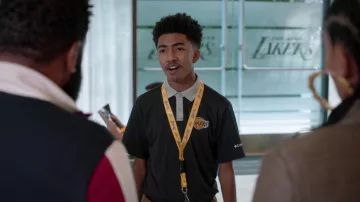 Columbia NBA Lakers Polo Shirt porté par Jack Johnson (Miles Brown) comme on le voit dans black-ish TV show garde-robe (Saison 8 Épisode 4)