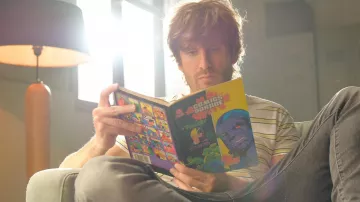 La BD Comics Parade, Album n°1 de 1985 lue par Cédric / Badman (Philippe Lacheau) dans le film Super-héros malgré lui