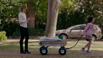 Vans old skool in black sneakers worn by Elizabeth (Appy Pratt) as seen in The Woman in the House Across the Street from the Girl in the Window (S01E03)