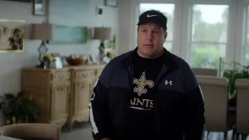 Nike Visor Cap porté par Sean Payton (Kevin James) comme on le voit dans la garde-robe de l'Équipe à Domicile