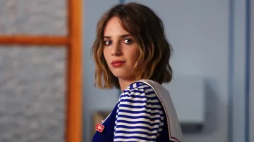 Similar looking wig of Robin Buckley's hair (Maya Hawke) in Stranger Things (Season 3)