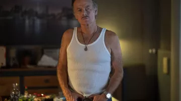 The white tank top worn by Tony Quentin (Franck Dubosc) in the film Rumba Life