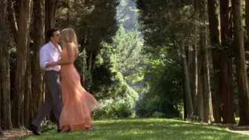 Les sandales escarpins Trixy de la marque Coach portés par Serena van der Woodsen (Blake Lively) dans la série Gossip Girl (Saison 3 Episode 1)