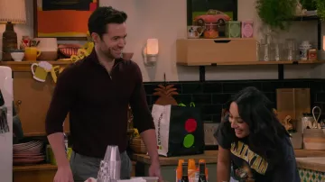 Suéter Reiss Blackhall Wool Quarter Zip en marrón usado por Charlie (Tom Ainsley) como se ve en los atuendos del programa de televisión How I Met Your Father (S01E04)