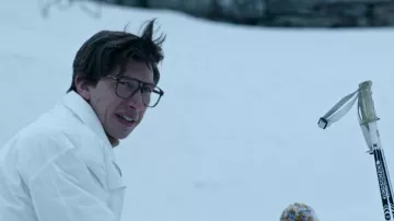 Les bâtons de ski Rossignol utilisés par Maurizio Gucci (Adam Driver) dans House of Gucci