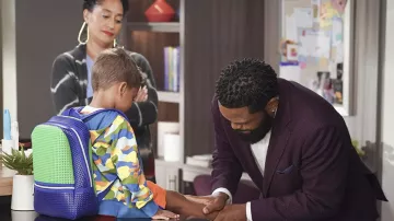 Etro Basic Knit Blazer en bordeaux porté par Andre 'Dre' Johnson (Anthony Anderson) comme on le voit dans des tenues black-ish (Saison 8 Épisode 5)