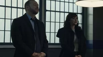 Manteau Veste portée par Maria Baez (Marisa Ramirez) comme on le voit dans les tenues de la série Blue Bloods Tv (Saison 12 Épisode 12)