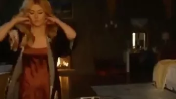 The kimono dressing gown worn by Mia Smoak (Katherine McNamara) in the series Arrow (Season 8 Episode 9)