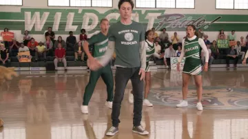 Converse sneakers worn by Paul Baker (Zach Braff) as seen in Cheaper by the Dozen movie