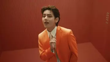 Chaqueta Blazer naranja usada por Jungkook en 'Butter' Video musical oficial de BTS (방탄소년단)