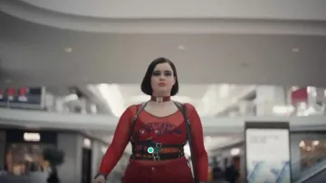 Jean Paul Gaultier Soleil Bordado Loros Sheer Stretch top usado por Kat Hernández (Barbie Ferreira) en el programa de televisión Euphoria (S01E05)